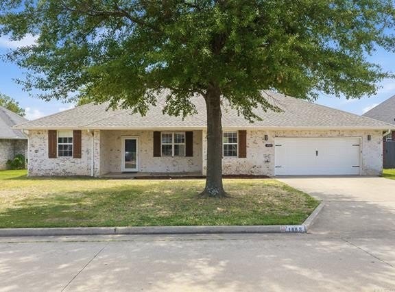 1908 S 6th Avenue NW, Ardmore, OK 73401