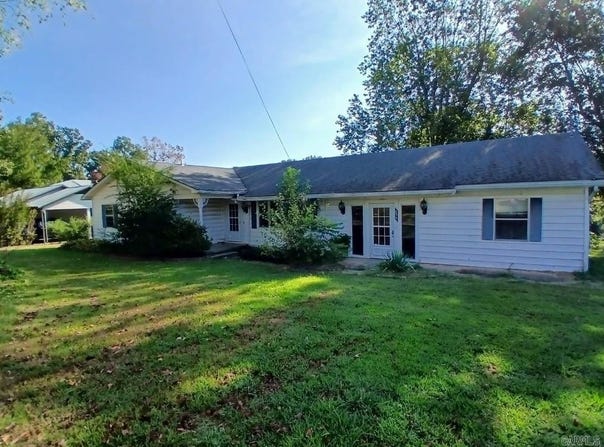896 S 12th Avenue, Piggott, AR 72454