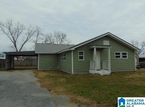 24 3RD AVENUE, CLANTON, AL 35045
