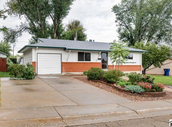 44 Glenmore Rd, Pueblo, CO 81001