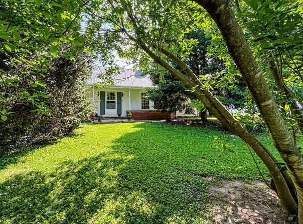 319 E 8th Street, Mount Carmel, IL 62863