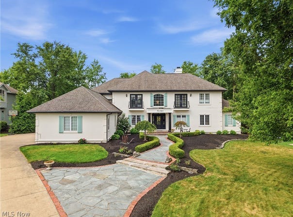 315 Glengarry Drive, Aurora, OH 44202