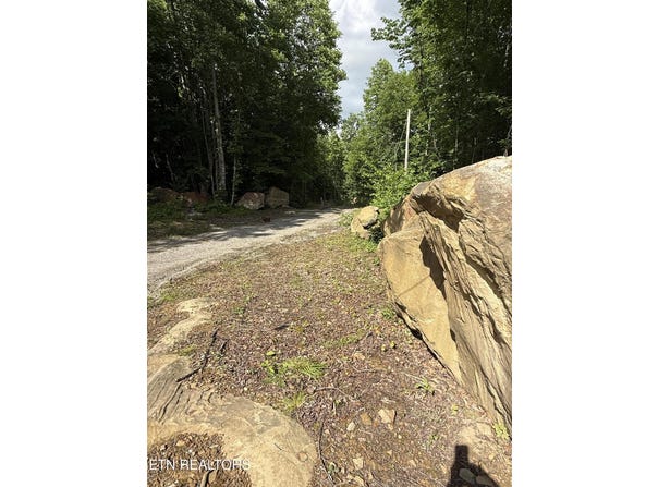 549 Defender Rd, LaFollette, TN 37766