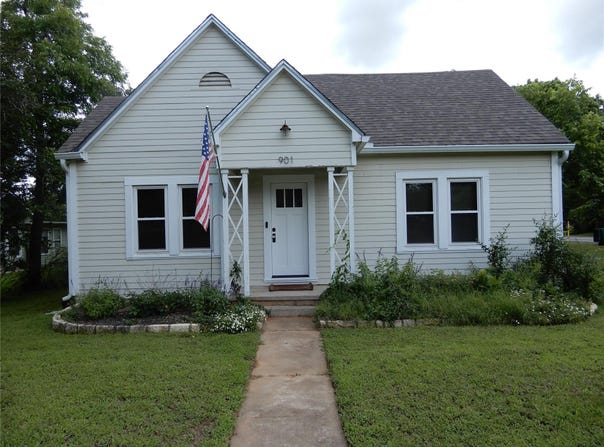 901 N Main St, Elgin, TX 78621