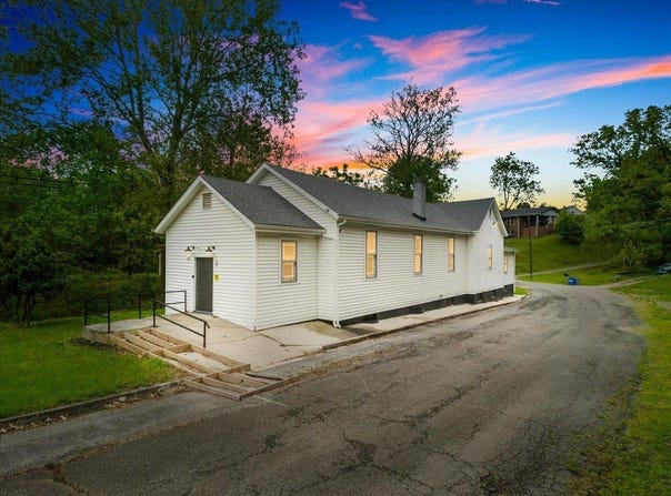 1977 ALUM SPRING Road, Pulaski, VA 24301