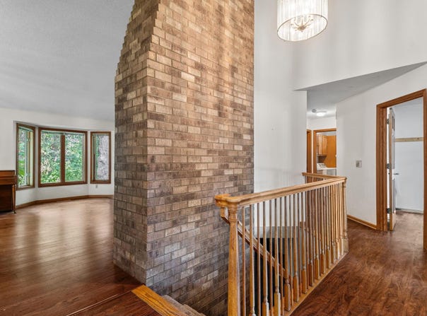 4512 Williston Road, Minnetonka, MN 55345