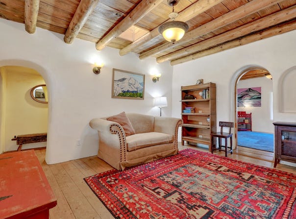 32 Valerio Road, Ranchos de Taos, NM 87557