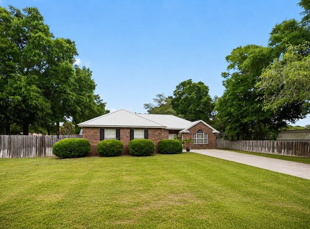 4600 E Scarlet Drive, Crestview, FL 32539