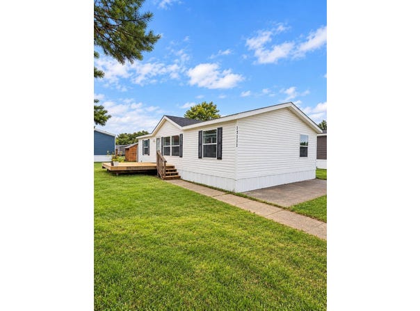 17111 Michigan Dr, Spring Lake, MI 49456
