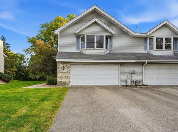 513 Upper Wood Way, Burnsville, MN 55337