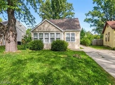 20535 Ridgemont Road, Harper Woods, MI 48225
