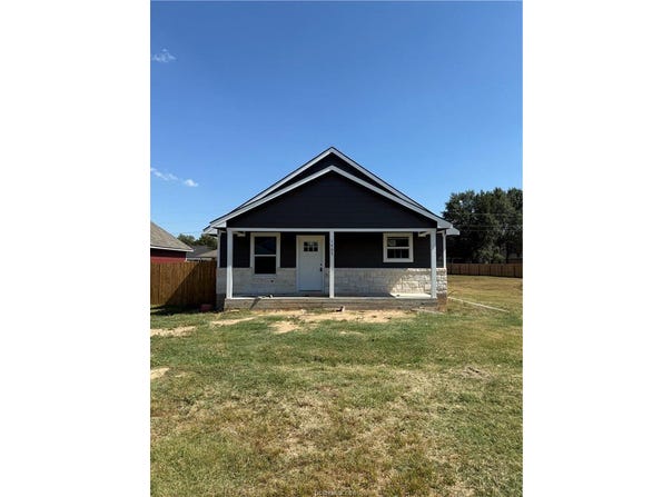 1707 Pine Street, Hearne, TX 77859