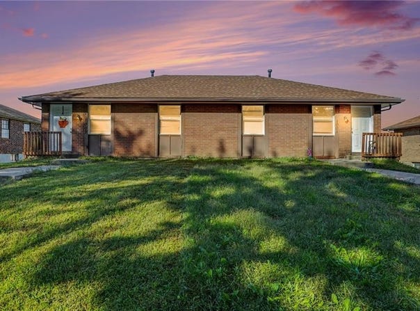 1001 -1003 SW Kings Cross Road, Blue Springs, MO 64014