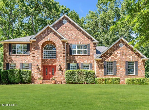 4 Scott Drive, Monroe, NJ 08831
