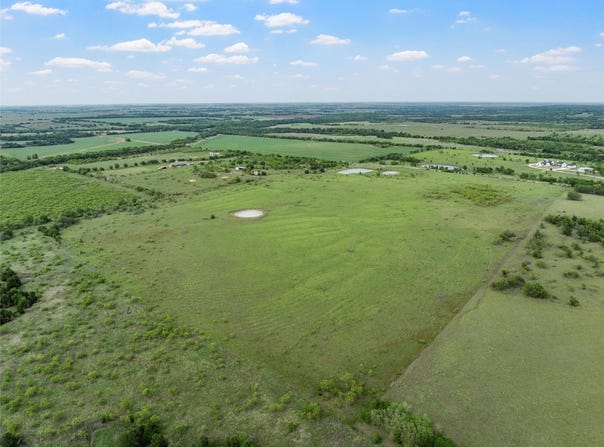 Cr 462, Lott, TX 76656
