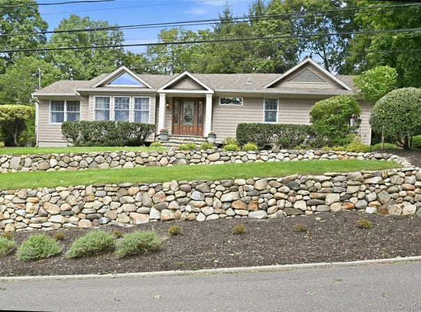 5 Hillsview Road, Stony Brook, NY 11790