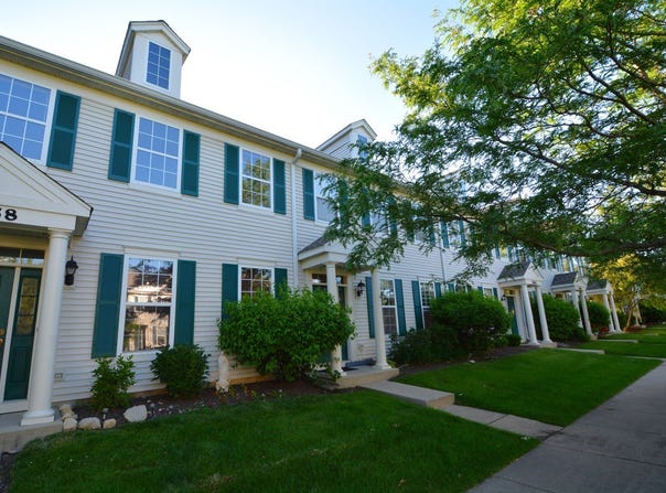 2460 Georgetown Circle, Aurora, IL 60503
