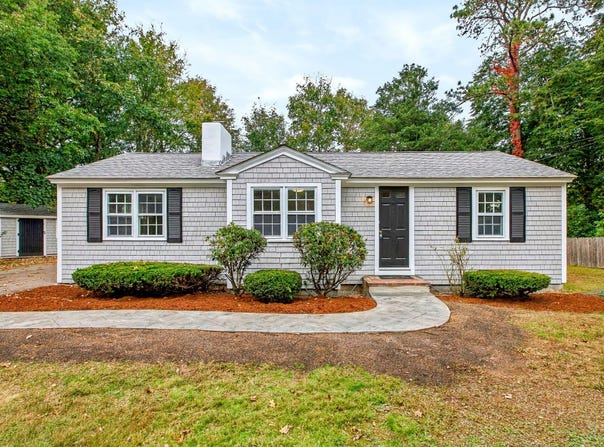 16 Lakeside Drive, Marstons Mills, MA 02648