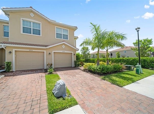 2914 Citrus St, NAPLES, FL 34120