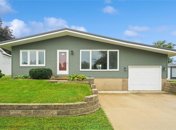 1535 McGowan Blvd, Marion, IA 52302