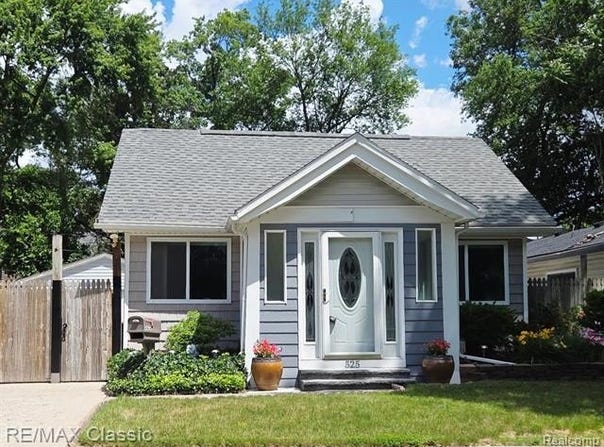 525 E Lewiston Avenue, Ferndale, MI 48220
