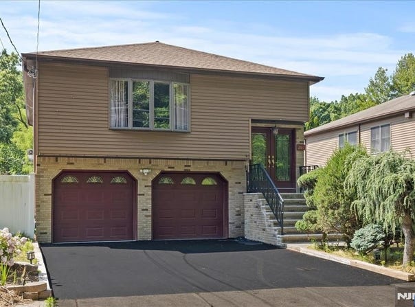 286 Gilbert Avenue, Elmwood Park, NJ 07407