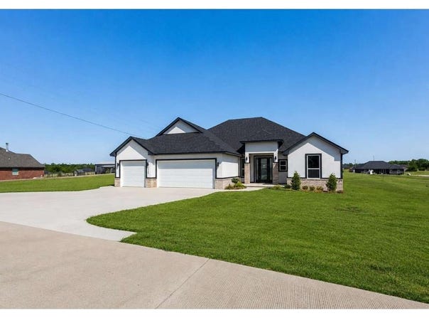 2440 Canyon Circle, Blanchard, OK 73010