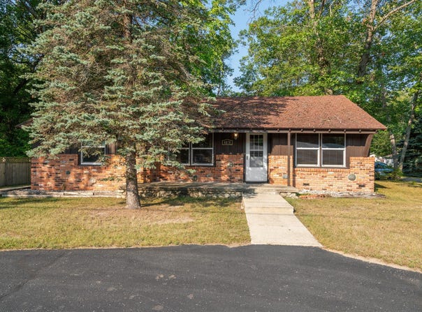 4878 S STRAITS HIGHWAY, INDIAN RIVER, MI 49749