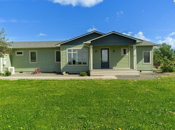 573 E Sunset Dr, Burbank, WA 99323