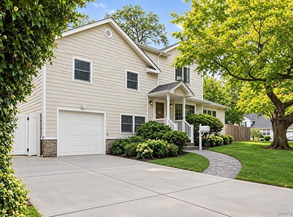 21 Edgewood, Plainview, NY 11803