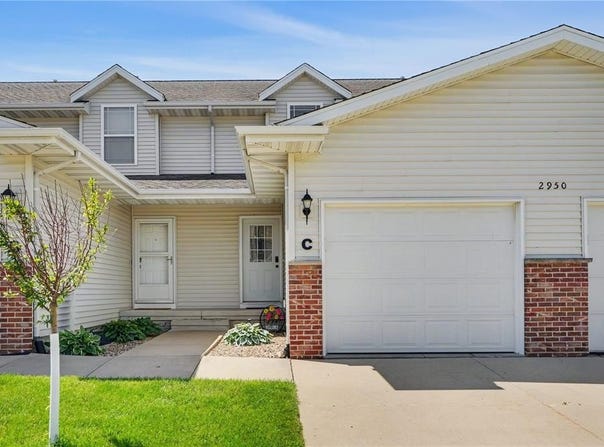 2950 Samuel CT SW, Cedar Rapids, IA 52404