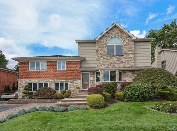 21 Kathleen Drive E, Syosset, NY 11791