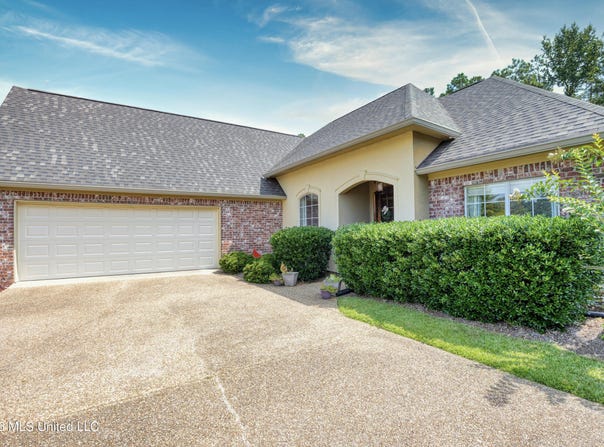 125 Baileys Ridge Circle, Clinton, MS 39056