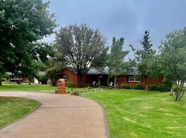 1213 Dallas Street, Plainview, TX 79072