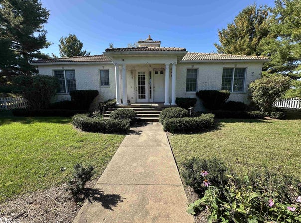 1946 Mansion Drive, Fairfield, IA 52556