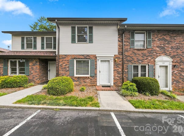 1330 5th Street NE, Hickory, NC 28601
