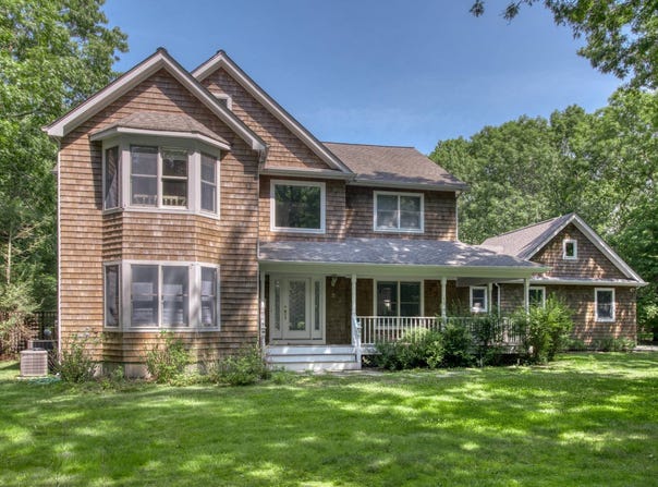 15 Spinnaker Way, Southampton, NY 11968