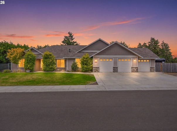 699 N MORRISON St, CoosBay, OR 97420