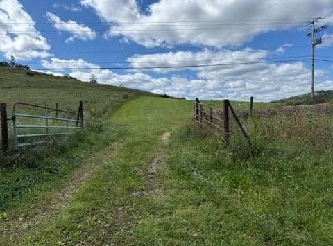 Route 954 N, Creekside, PA 15732