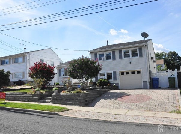 9 FLORENCE Drive, Parlin, NJ 08859