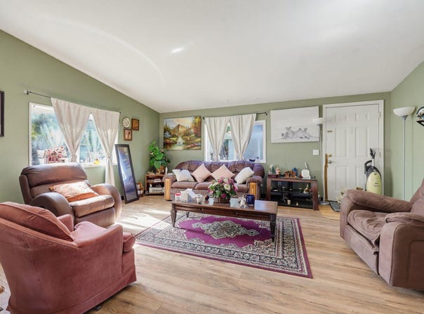 633 E Archwood Drive, Eagle Point, OR 97524