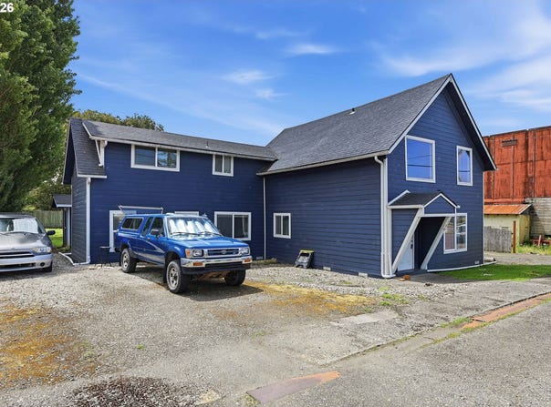 100 COMMERCIAL Ave, Gardiner, OR 97441