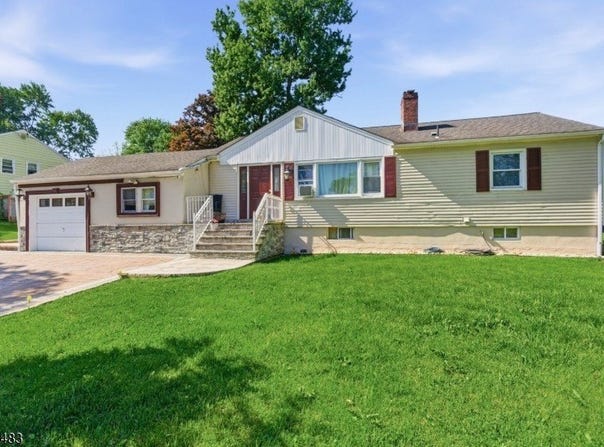32 Valley View Dr, Mine Hill Twp., NJ 07803-3022