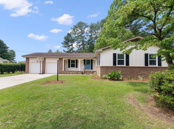 1002 E Maplewood Drive, Benson, NC 27504