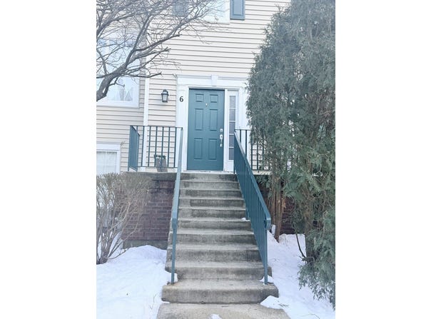 1126 Village Center Parkway, Aurora, IL 60506