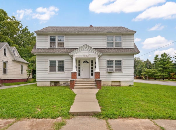 1504 N Summit Avenue, Springfield, MO 65803