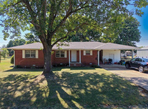 806 E Elm St, Walnut Ridge, AR 72476
