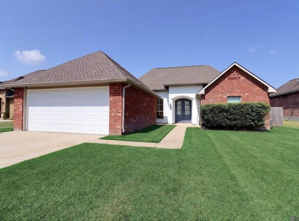 31025 Lake Spring Dr, Walker, LA 70785