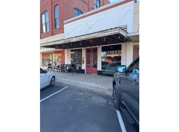 303 Main St, Smithville, TX 78957