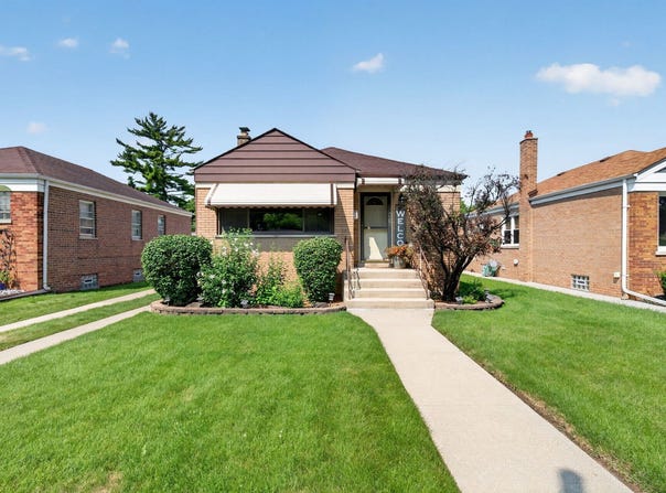 9628 S Utica Avenue, Evergreen Park, IL 60805